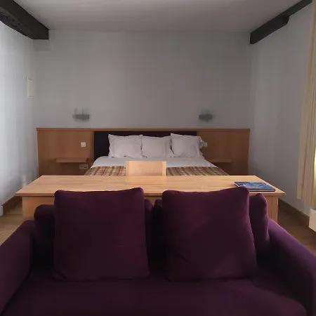 Irish College Hotel 2*