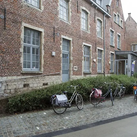 Irish College 2*