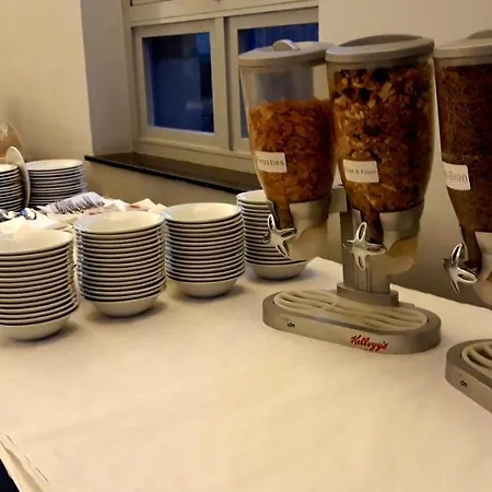 Otel Irish College 3*